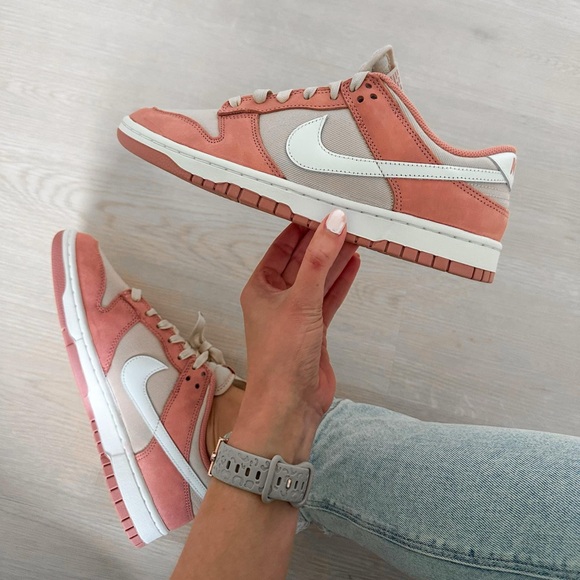 Peach Nike dunks-never worn outside - Picture 1 of 1
